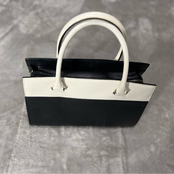 Authentic Kate Spade New York Grove Street Caley handbag. - Picture 4 of 16